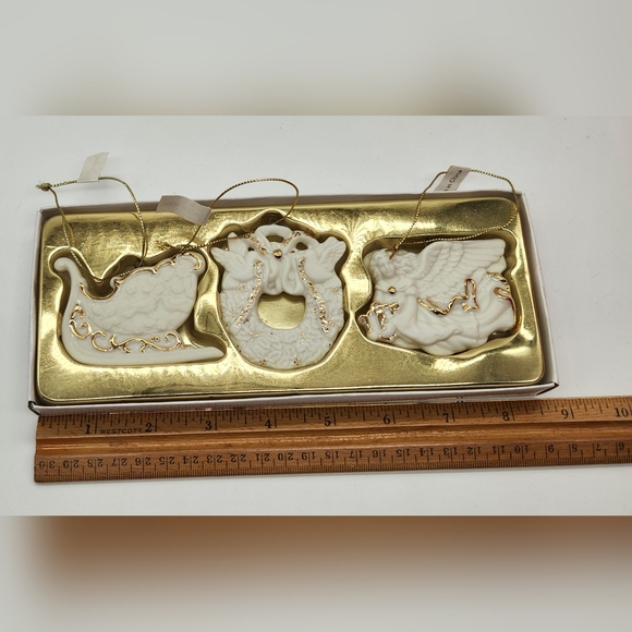 Vtg. Avon Collectible Christmas Tree Ornament Bisque Porcelain 24K Gold Accents - Picture 2 of 14